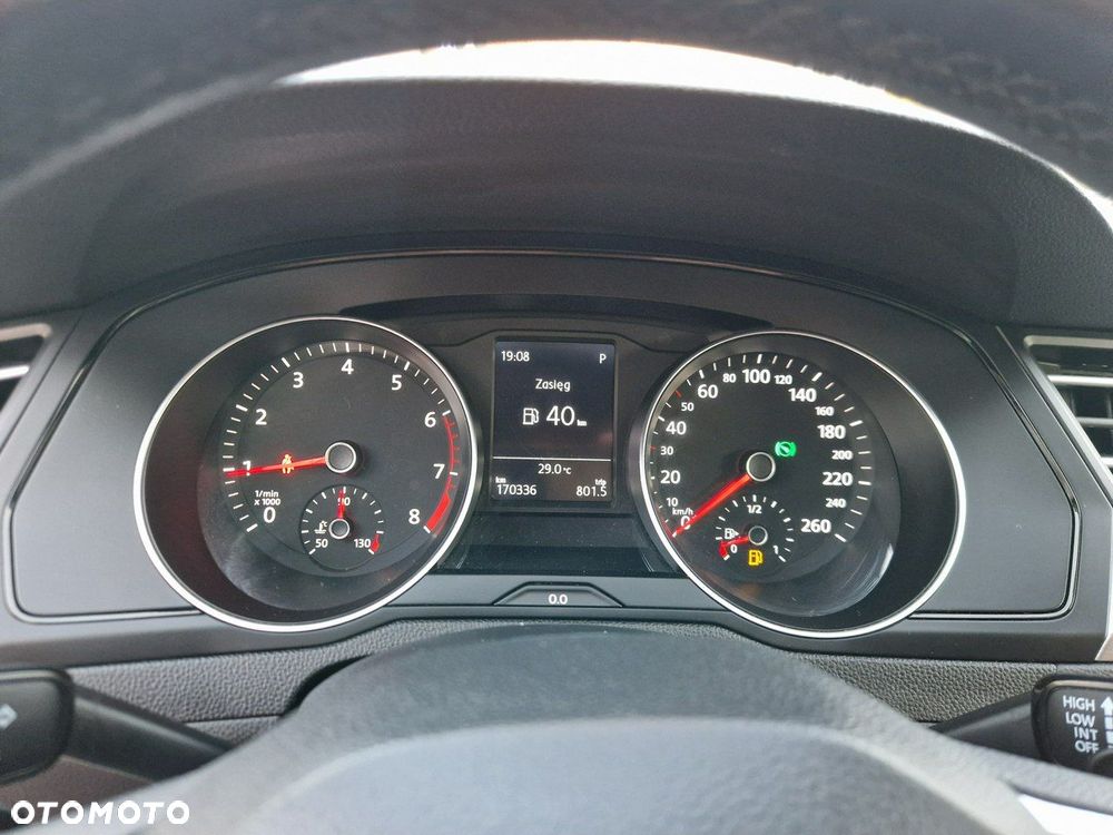 Volkswagen Passat - 23