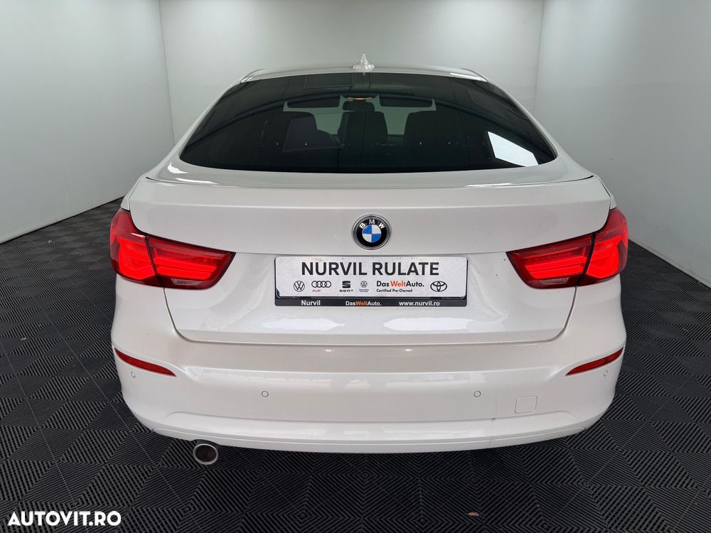 BMW Seria 3 318d Aut. Luxury Line - 12