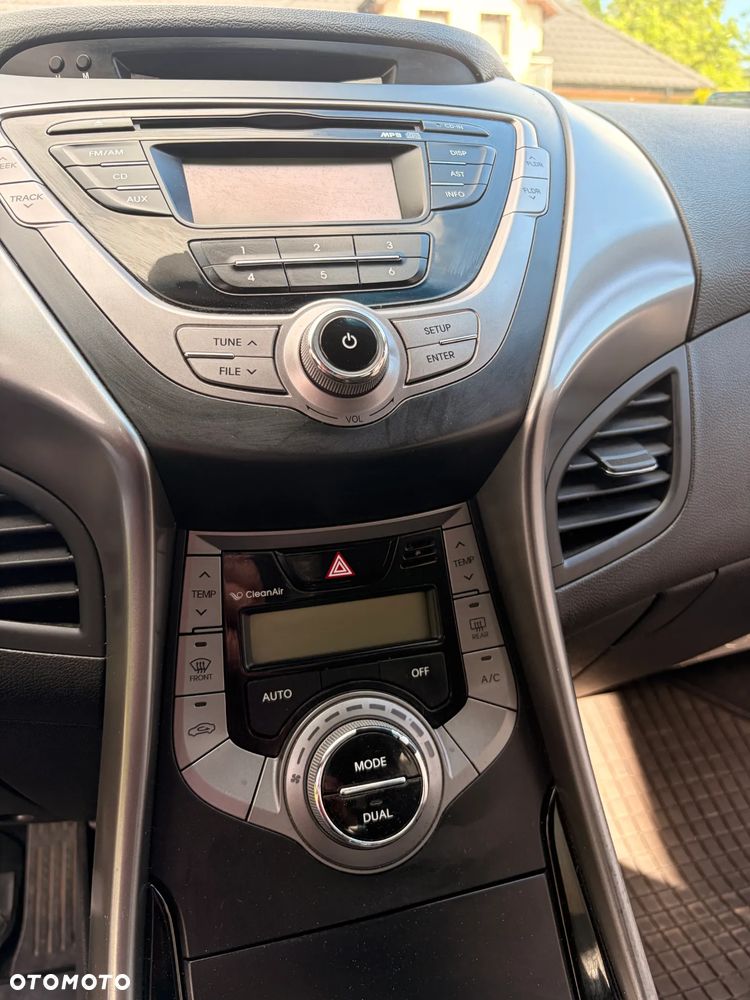 Hyundai Elantra 1.6 Style - 20