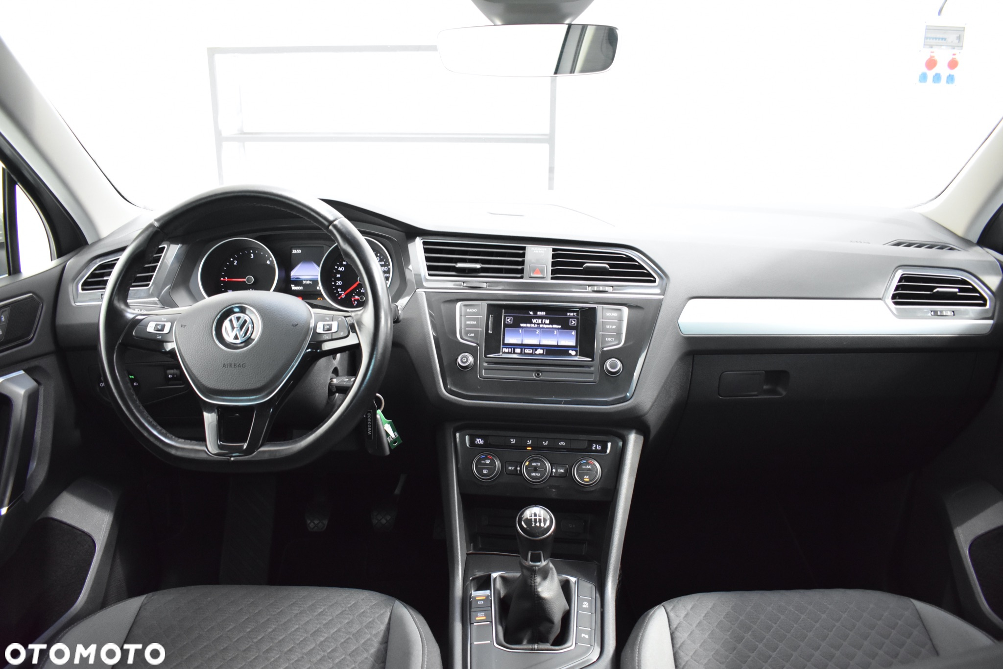Volkswagen Tiguan 2.0 TDI SCR R-Line - 23