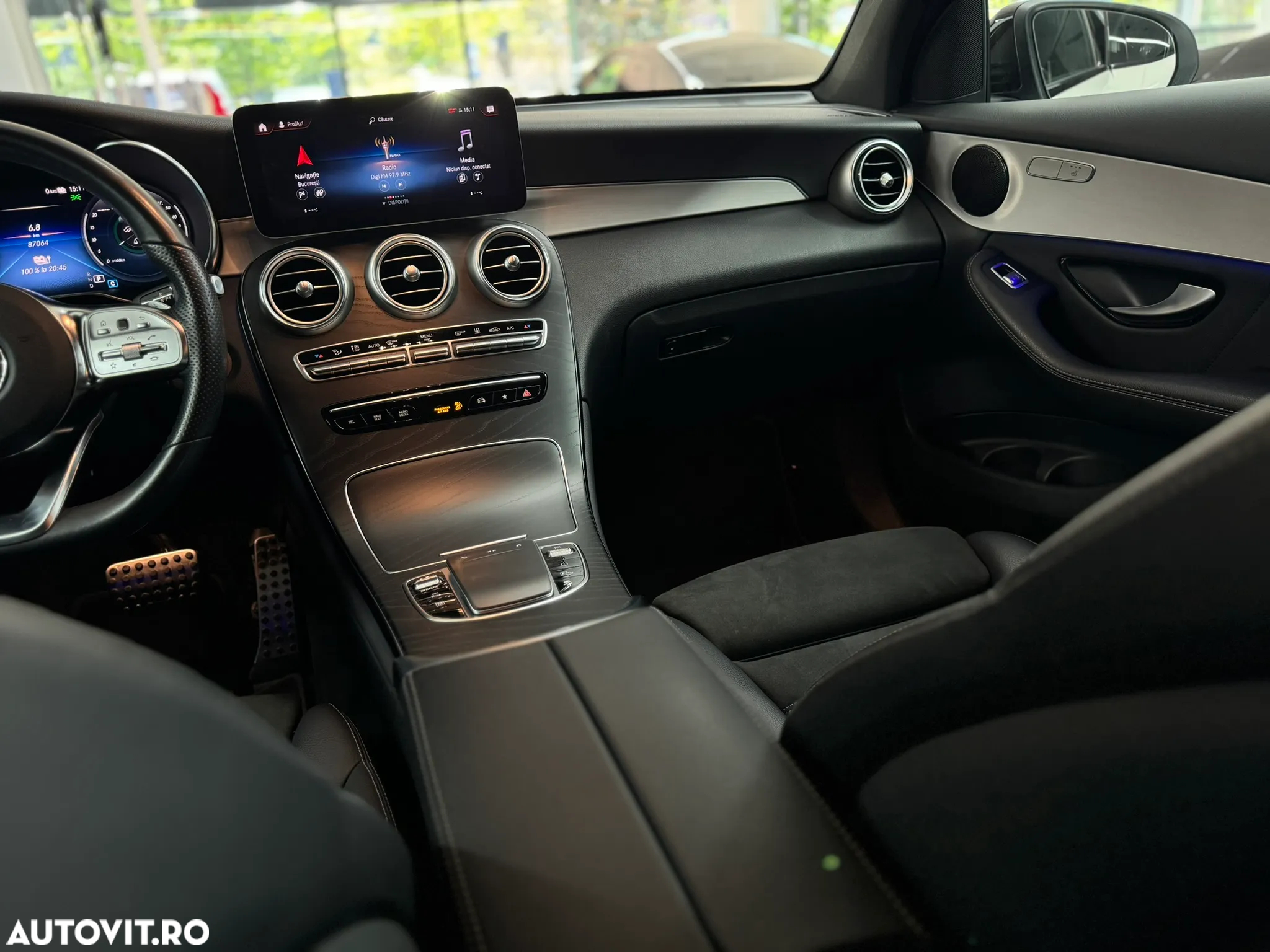 Mercedes-Benz GLC 300 e 4MATIC - 26
