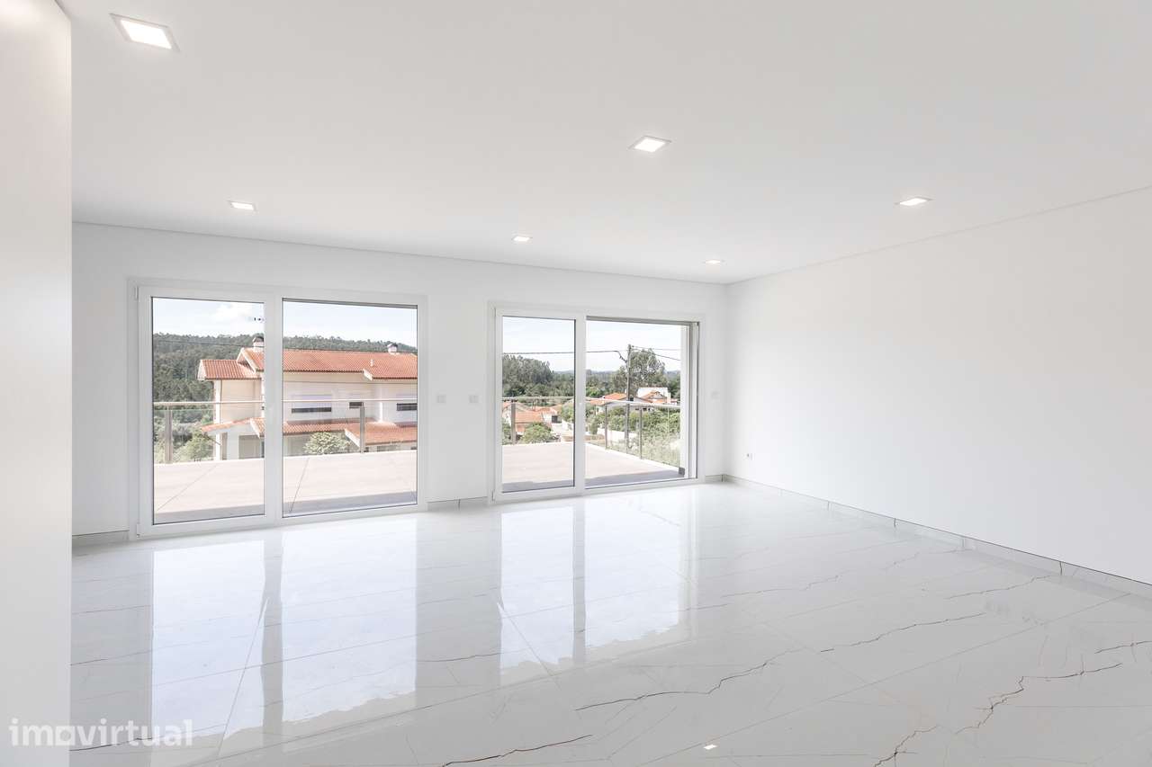 Moradia T4+1 em Trouxemil -Rios Frios, Coimbra - Grande imagem: 3/41