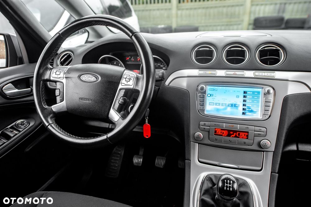 Ford Galaxy 2.0 FF Ghia - 27