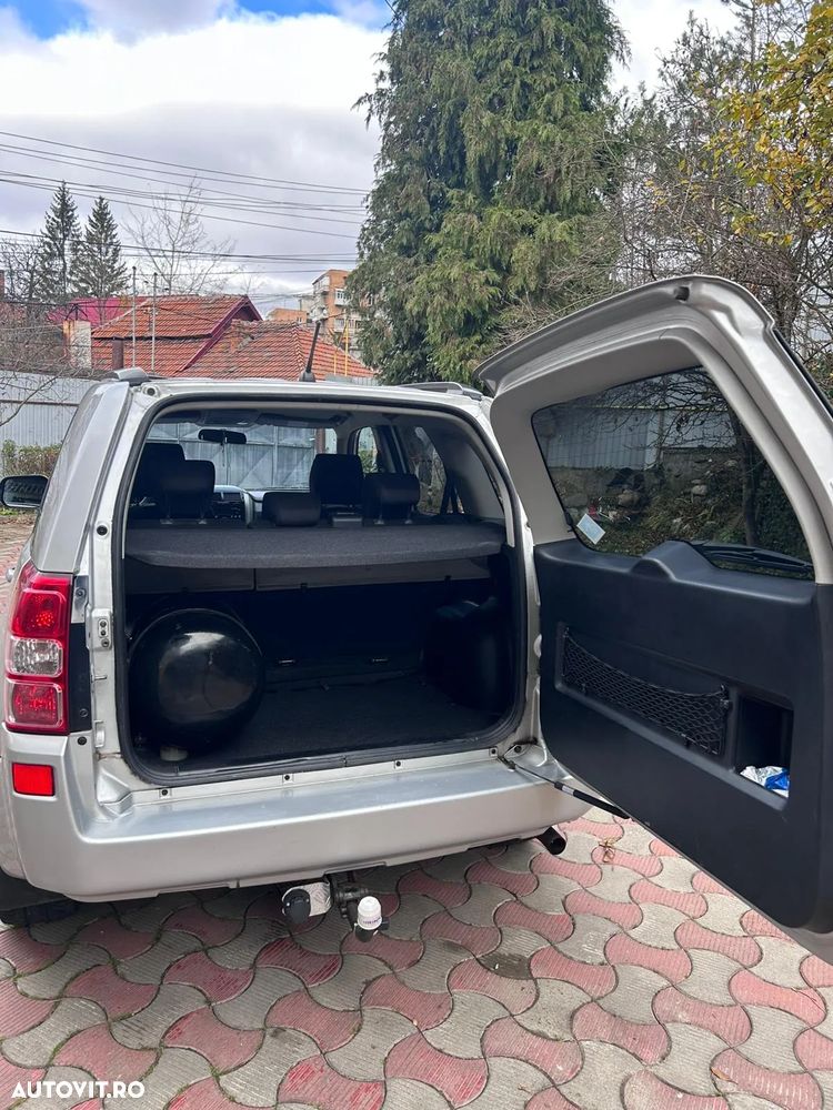 Suzuki Grand Vitara 2.4i JLX - 10