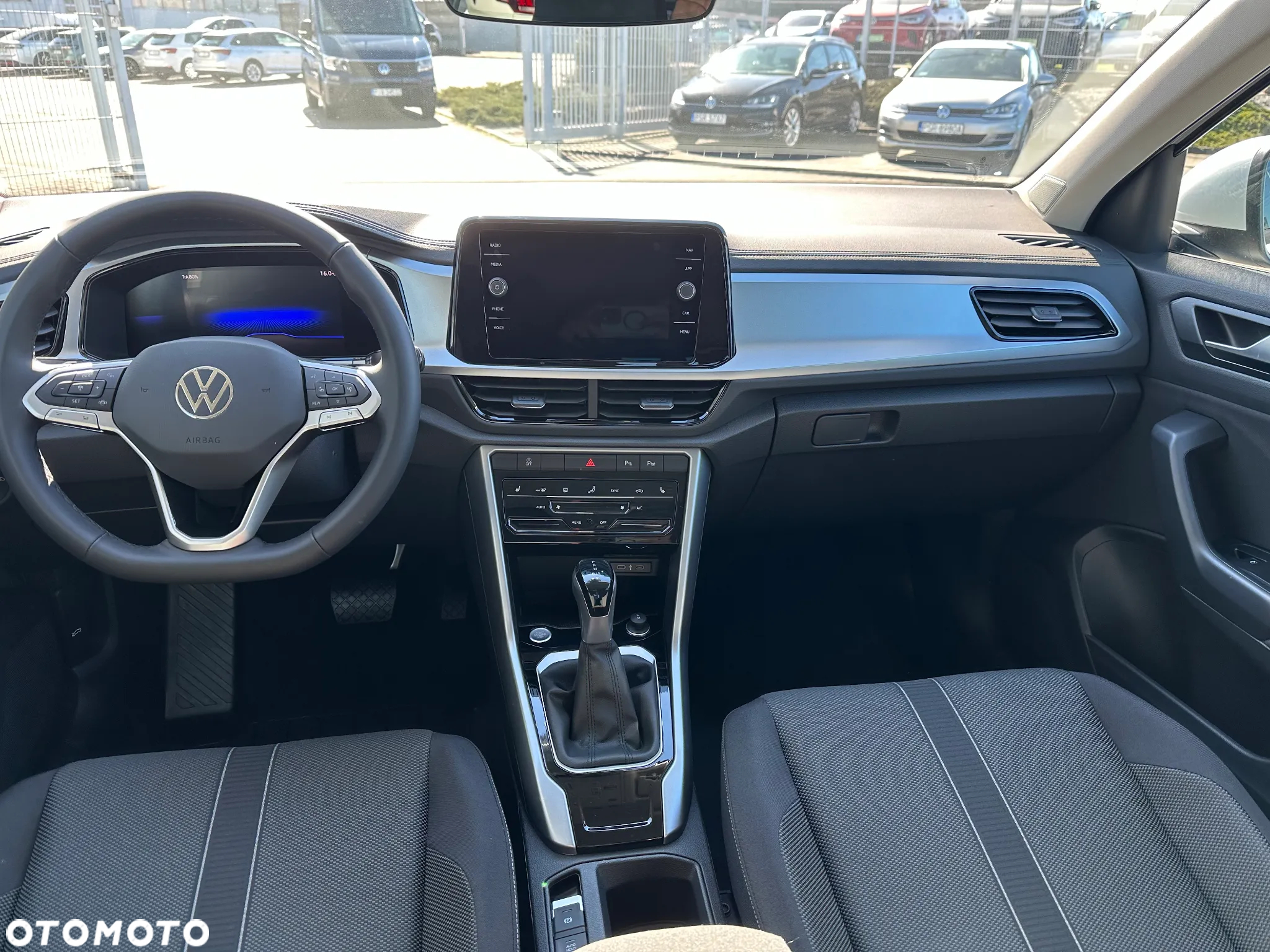 Volkswagen T-Roc - 10
