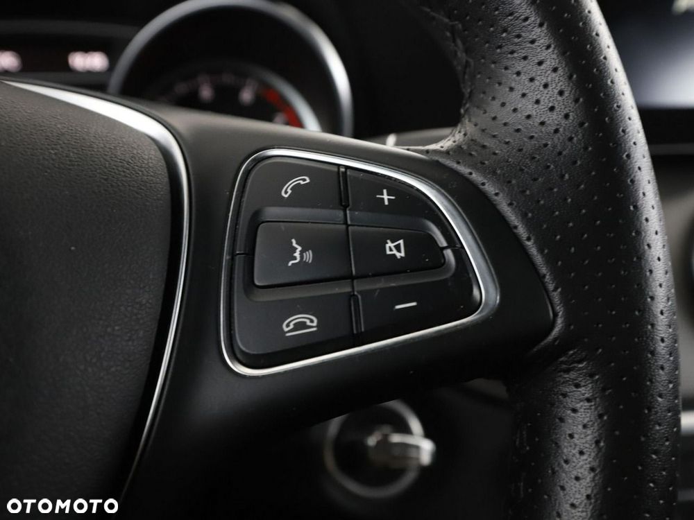 Mercedes-Benz CLA 200 7G-DCT Urban - 30