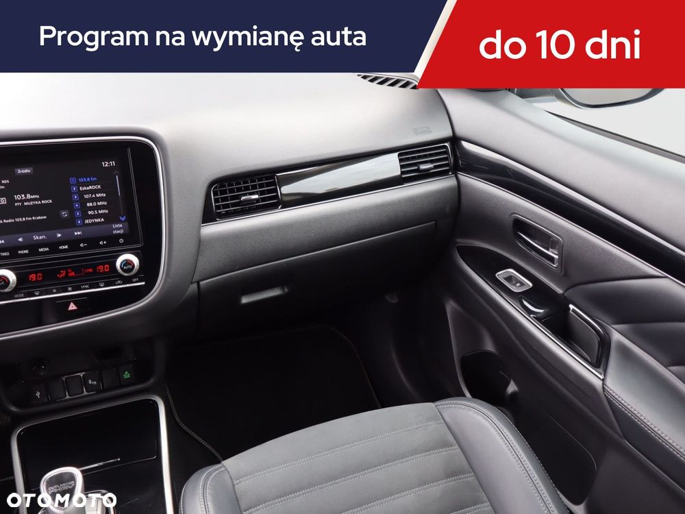 Mitsubishi Outlander - 10