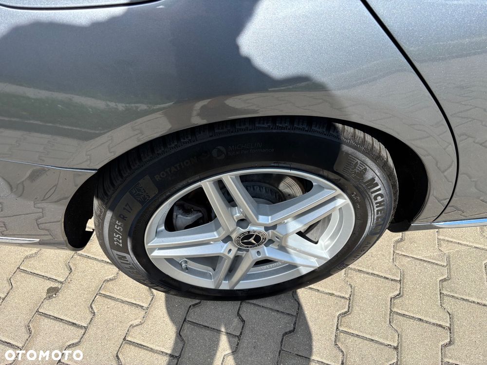 Mercedes-Benz Klasa E 220 d 9G-TRONIC Exclusive - 26