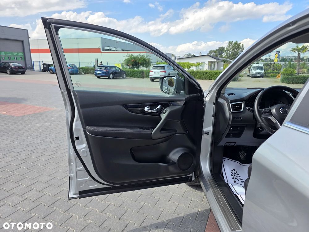 Nissan Qashqai 1.2 DIG-T N-Connecta EU6 - 10