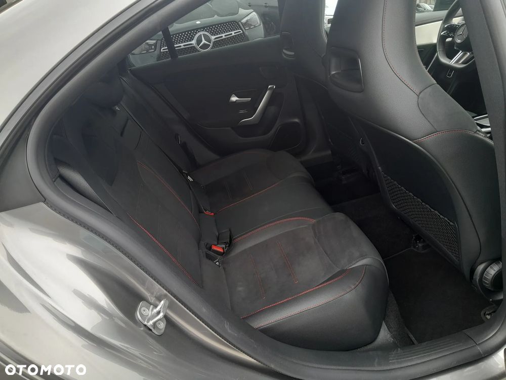 Mercedes-Benz CLA 200 AMG Line 7G-DCT - 17