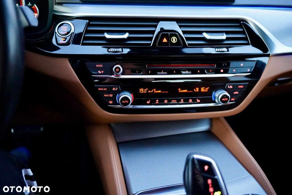 BMW Seria 5 530d M Sport sport - 36