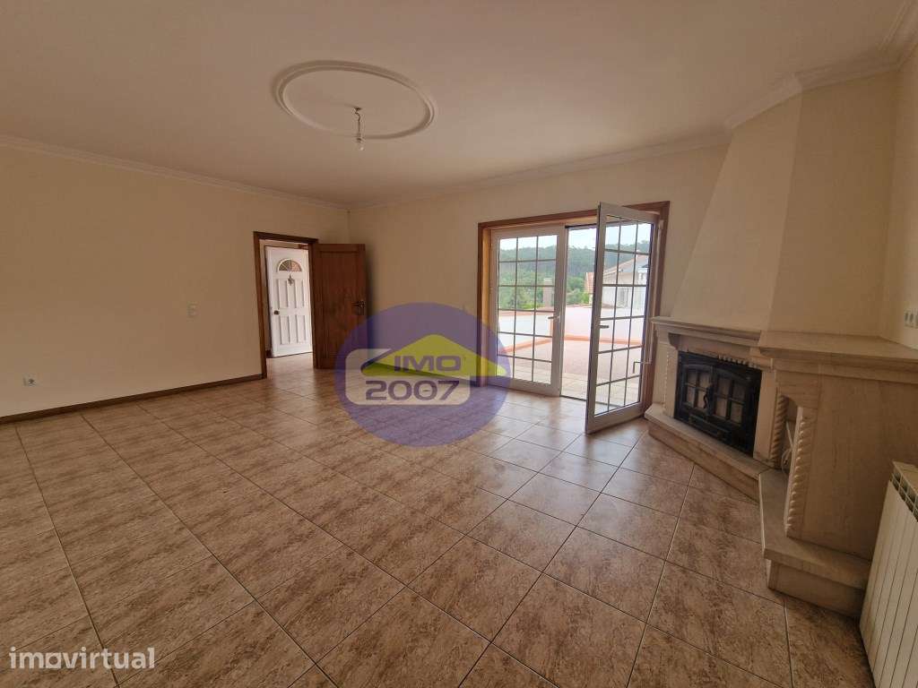 Moradia T3 com Sótão Habitável, Terraço, Garagem para 6 Carros | Sa... - Grande imagem: 5/38