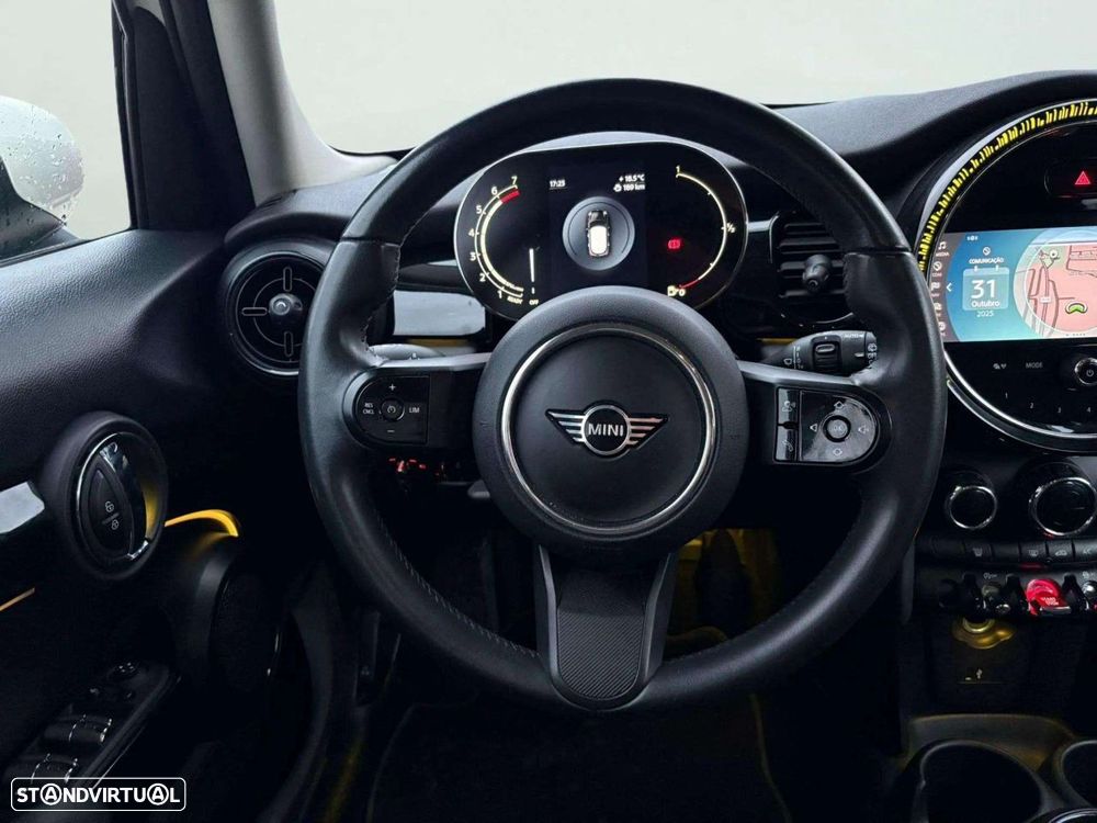MINI 5 Portas Cooper Auto - 12