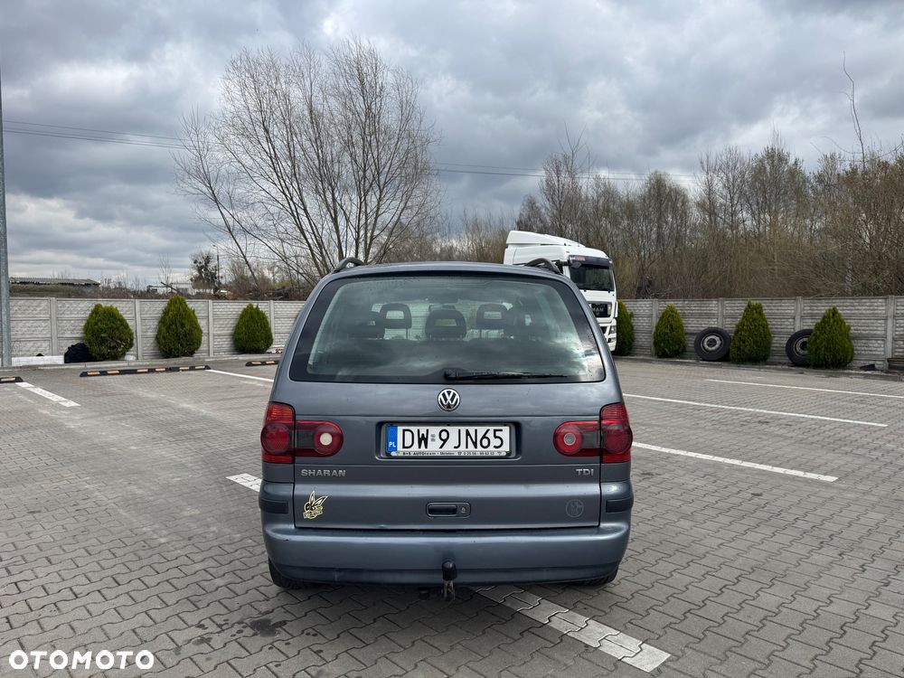 Volkswagen Sharan 1.9 TDI Comfortline - 4