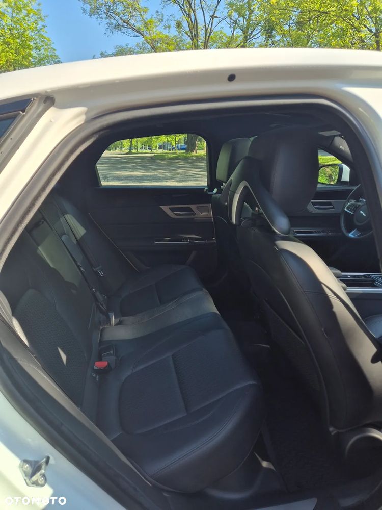 Jaguar XF 2.0 T Prestige - 20