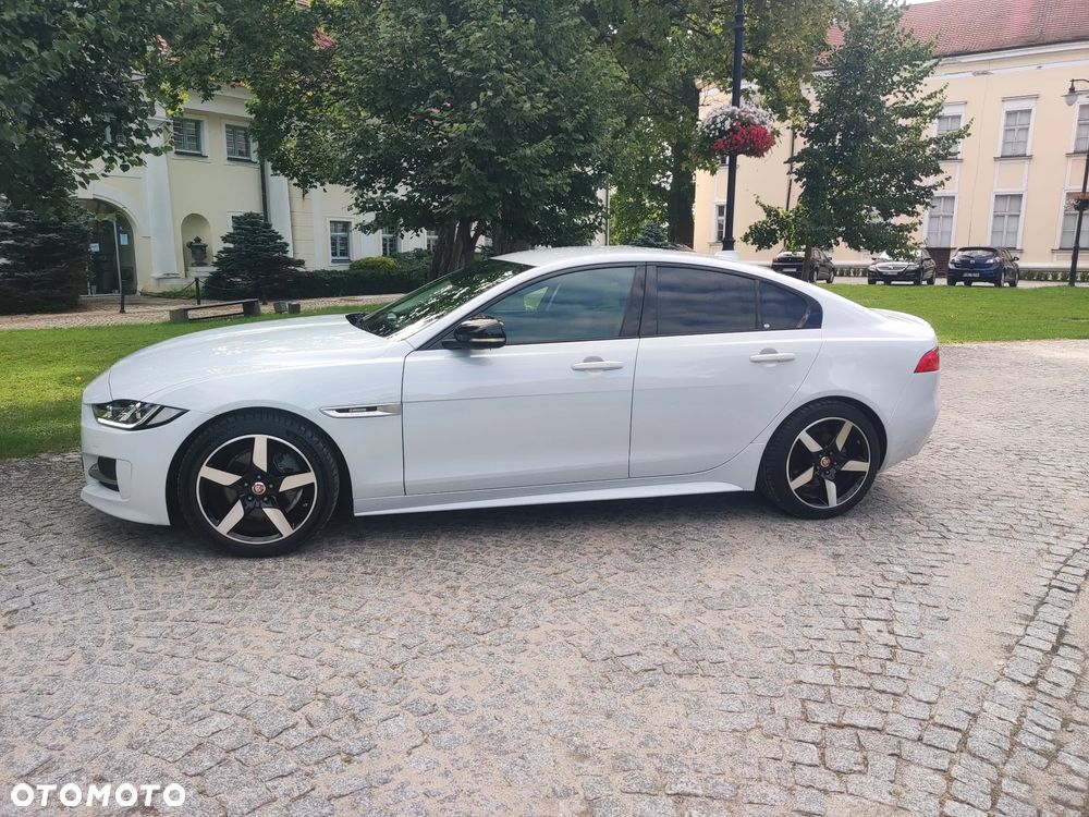 Jaguar XE 2.0 D R-Sport - 7