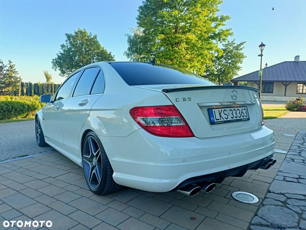 Mercedes-Benz Klasa C 63 AMG - 16