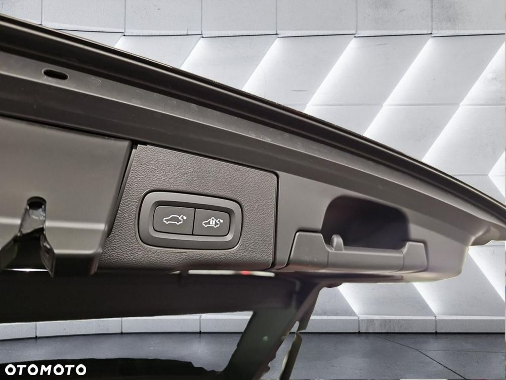 Volvo XC 60 T6 AWD Recharge Plus Black Edition - 12