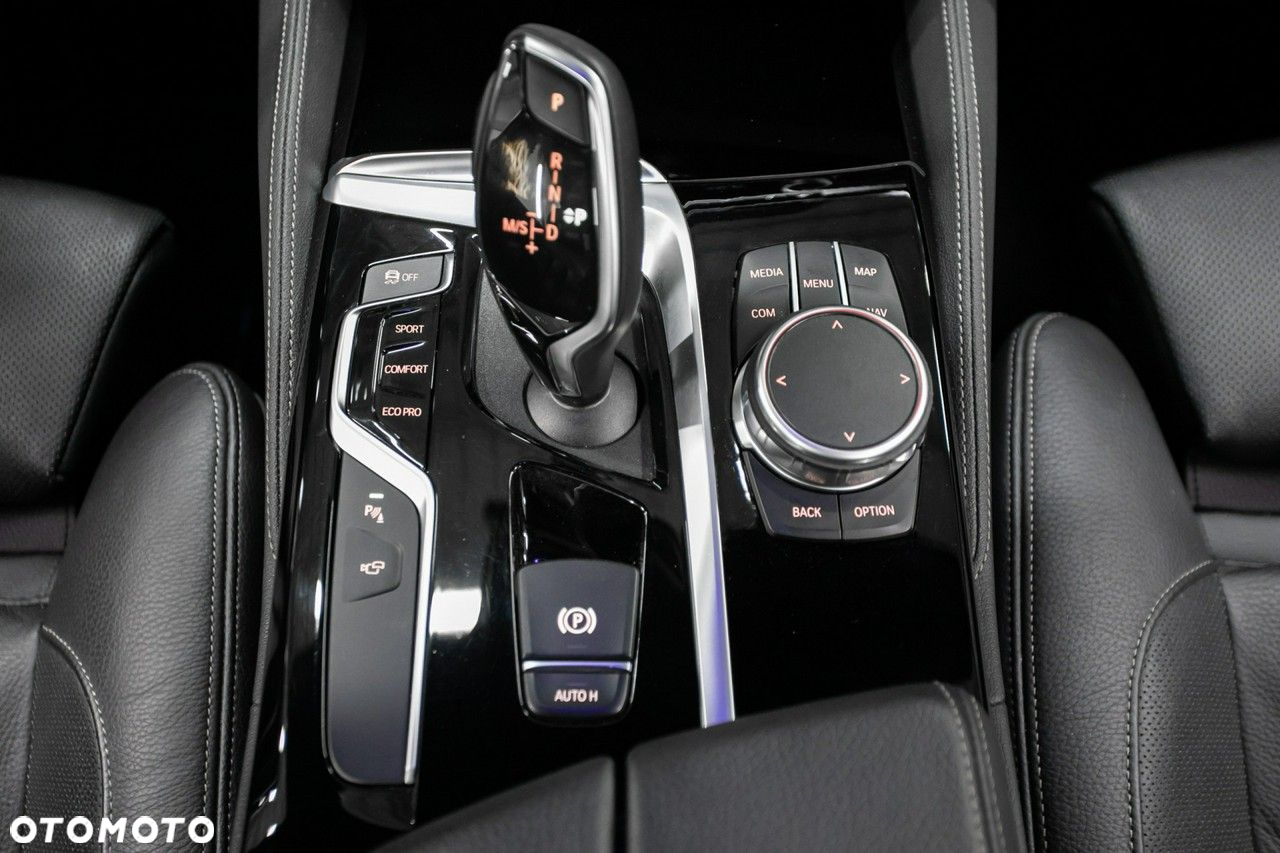 BMW Seria 5 M550d xDrive - 29