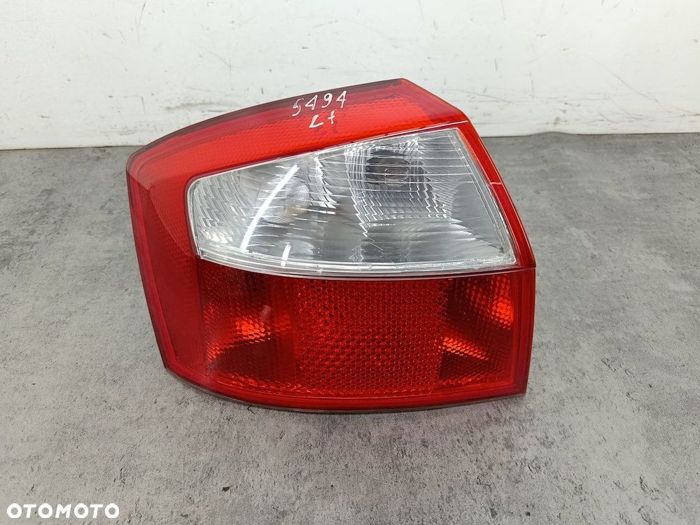 LAMPA TYLNA LEWA AUDI A4 B6 11-A468 TYC SEDAN - 1