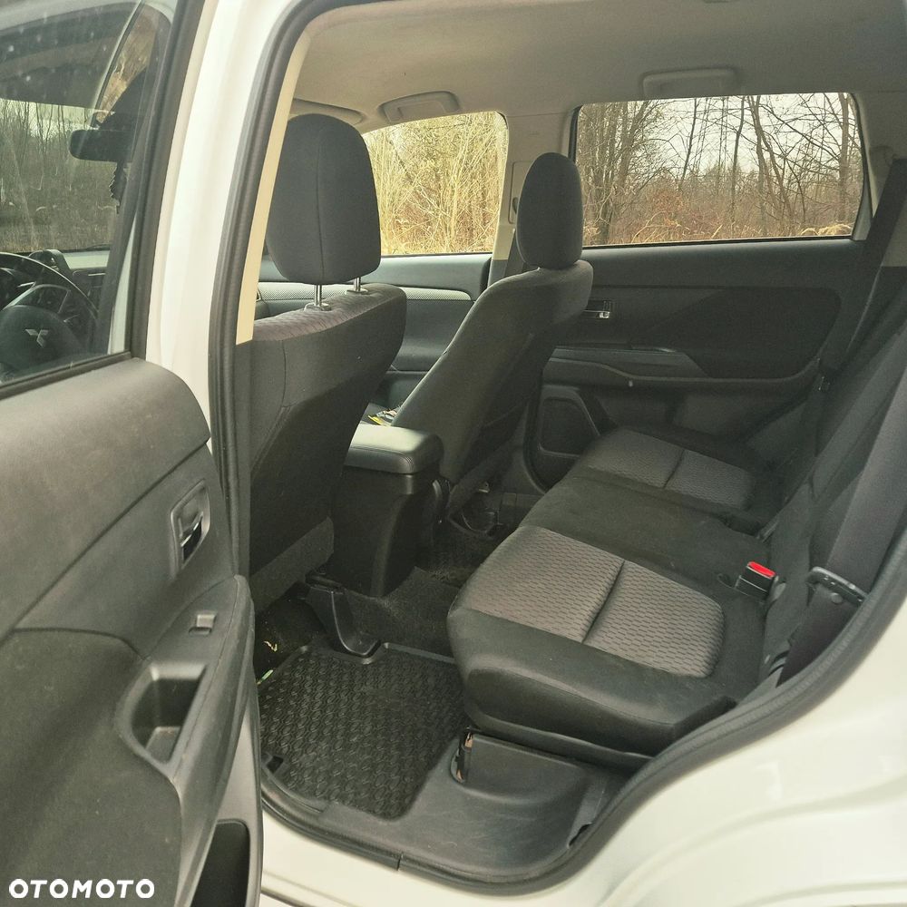 Mitsubishi Outlander - 25
