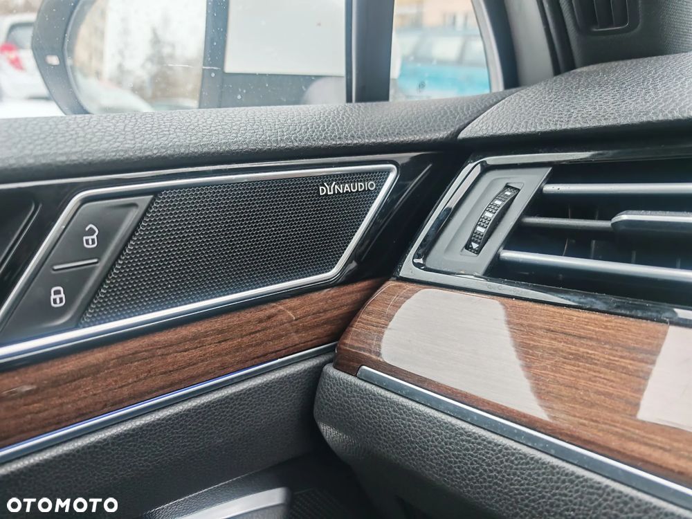 Toyota Prius 1.8 HSD Prestige - 11