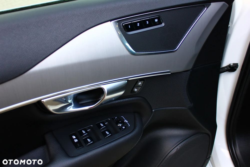 Volvo XC 90 T8 AWD Plug-In Hybrid Inscription Expression 7os - 32