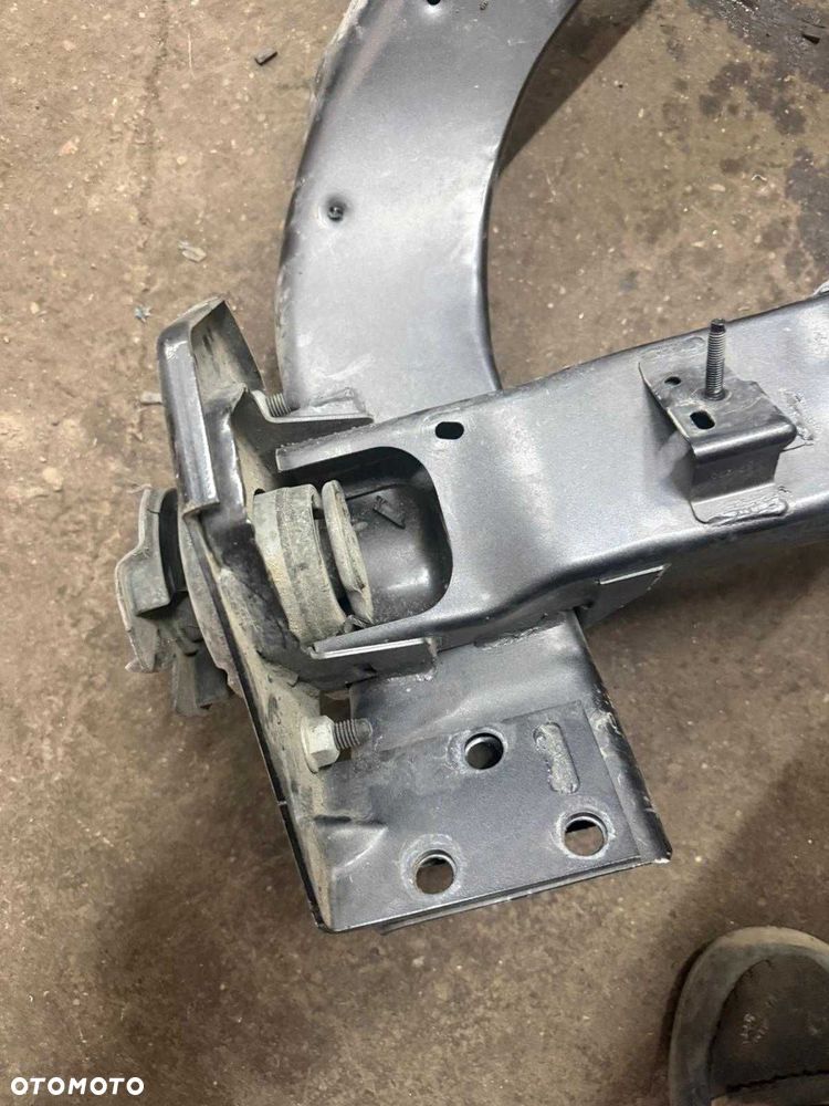 Uchwyt poduszki kabiny Dodge Ram po 2018 roku - 2