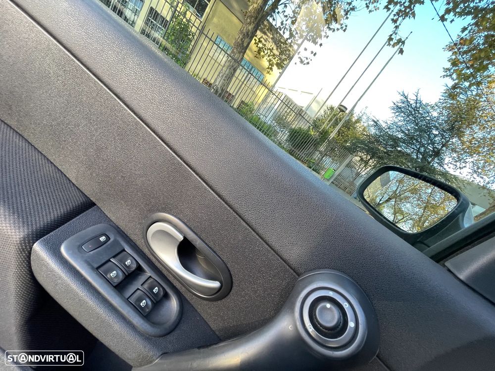 Renault Clio Break 1.5 dCi Dynamique S - 11