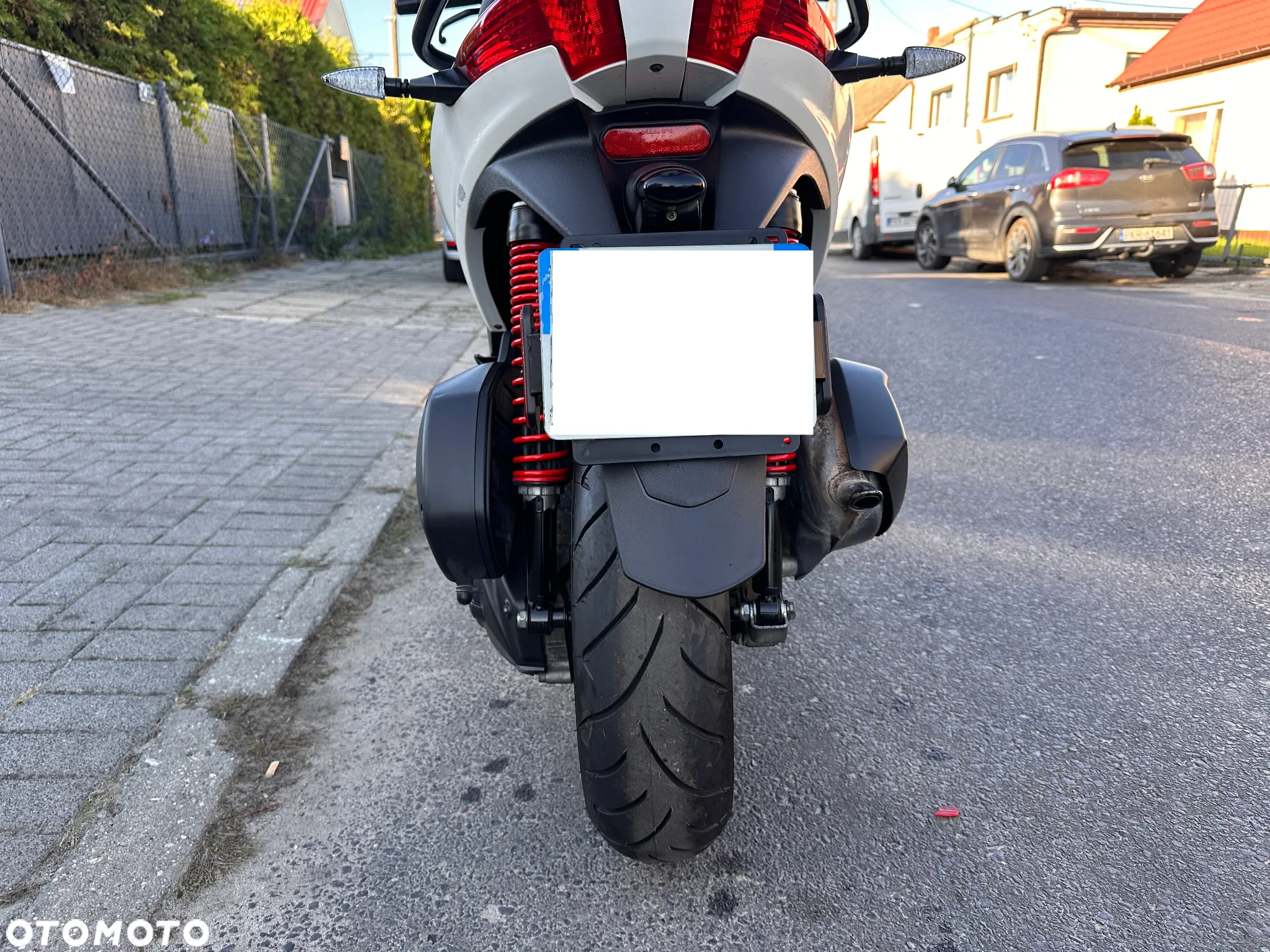 Piaggio MP-3 - 11