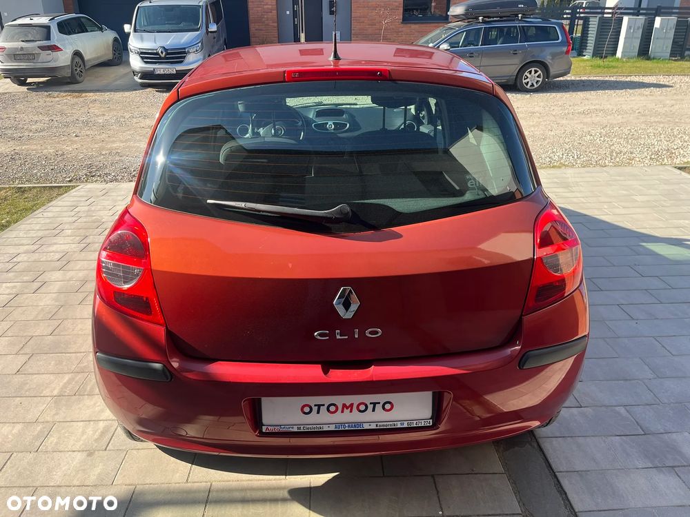 Renault Clio 1.2 16V 75 Expression - 8