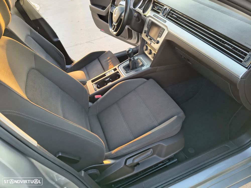 VW Passat Variant 1.6 TDI Confortline - 16