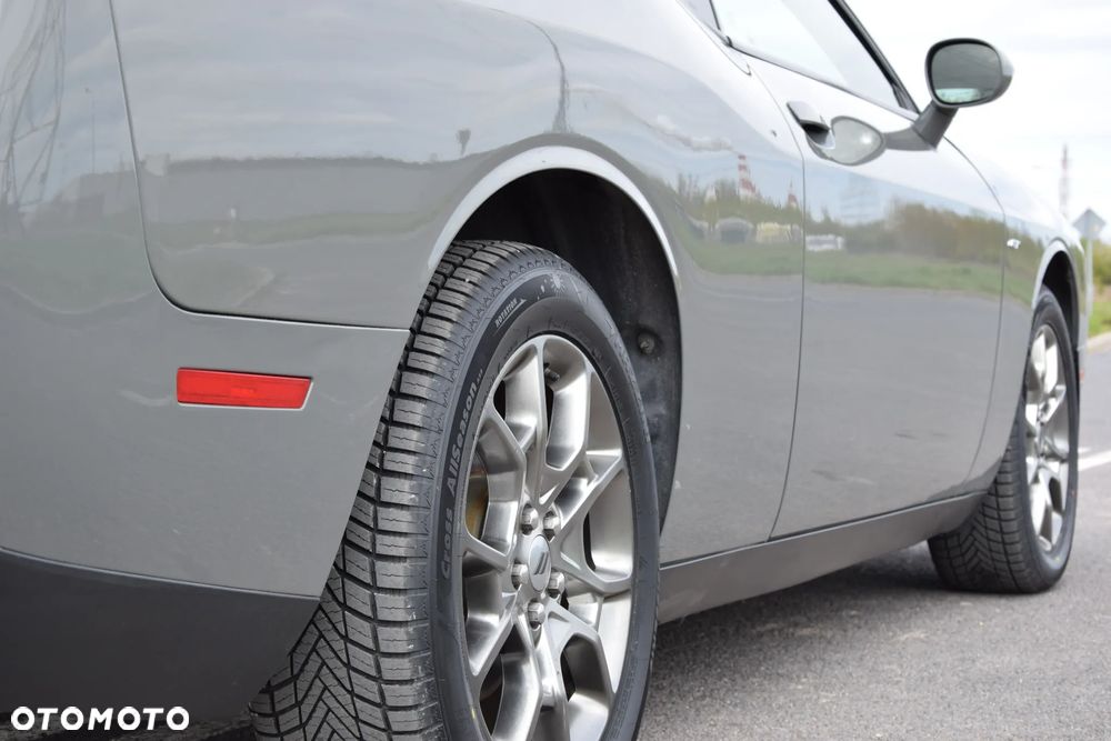 Dodge Challenger - 11