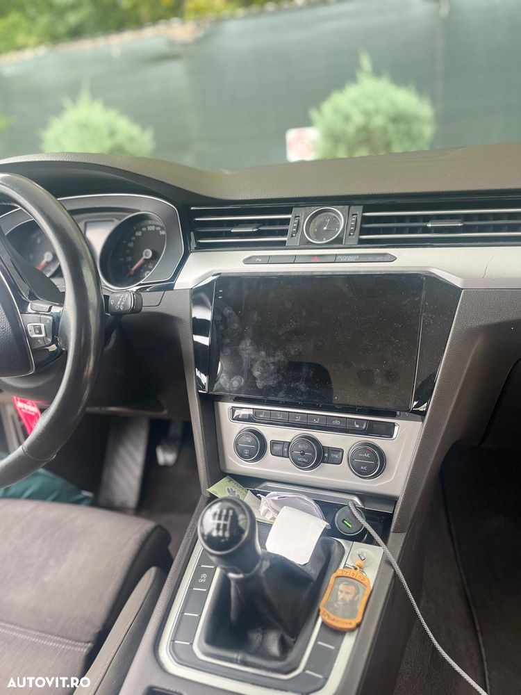 Volkswagen Passat 2.0 TDI Comfortline - 9