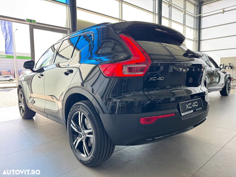 Volvo XC 40 B3 AT FWD MHEV Plus Dark - 7