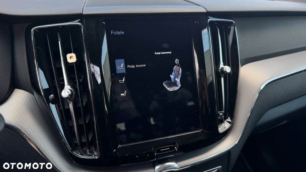 Volvo XC 60 T5 GPF AWD R-Design - 31