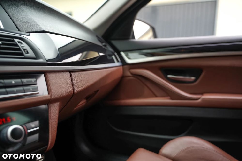 BMW Seria 5 520d - 33