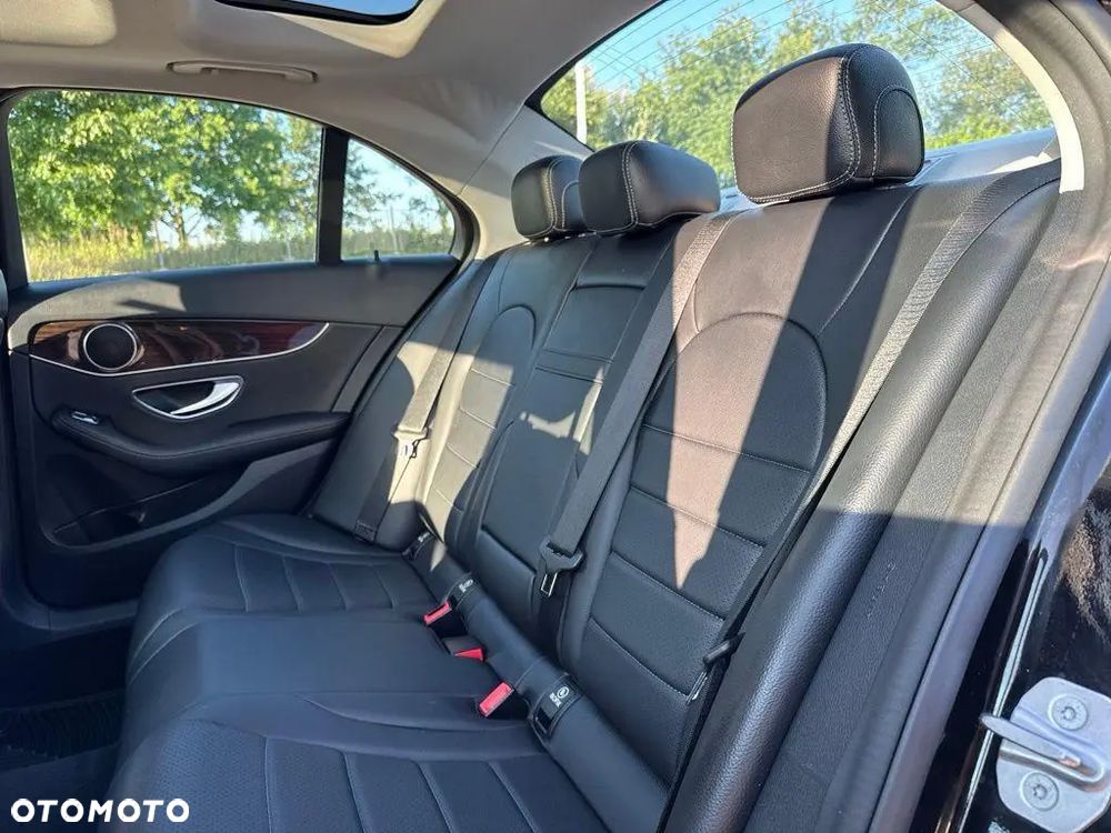 Mercedes-Benz Klasa C 300 7G-TRONIC AMG Line - 13