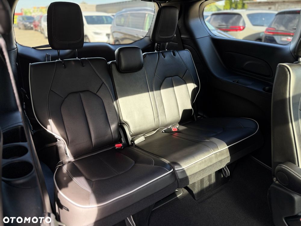 Chrysler Pacifica - 26