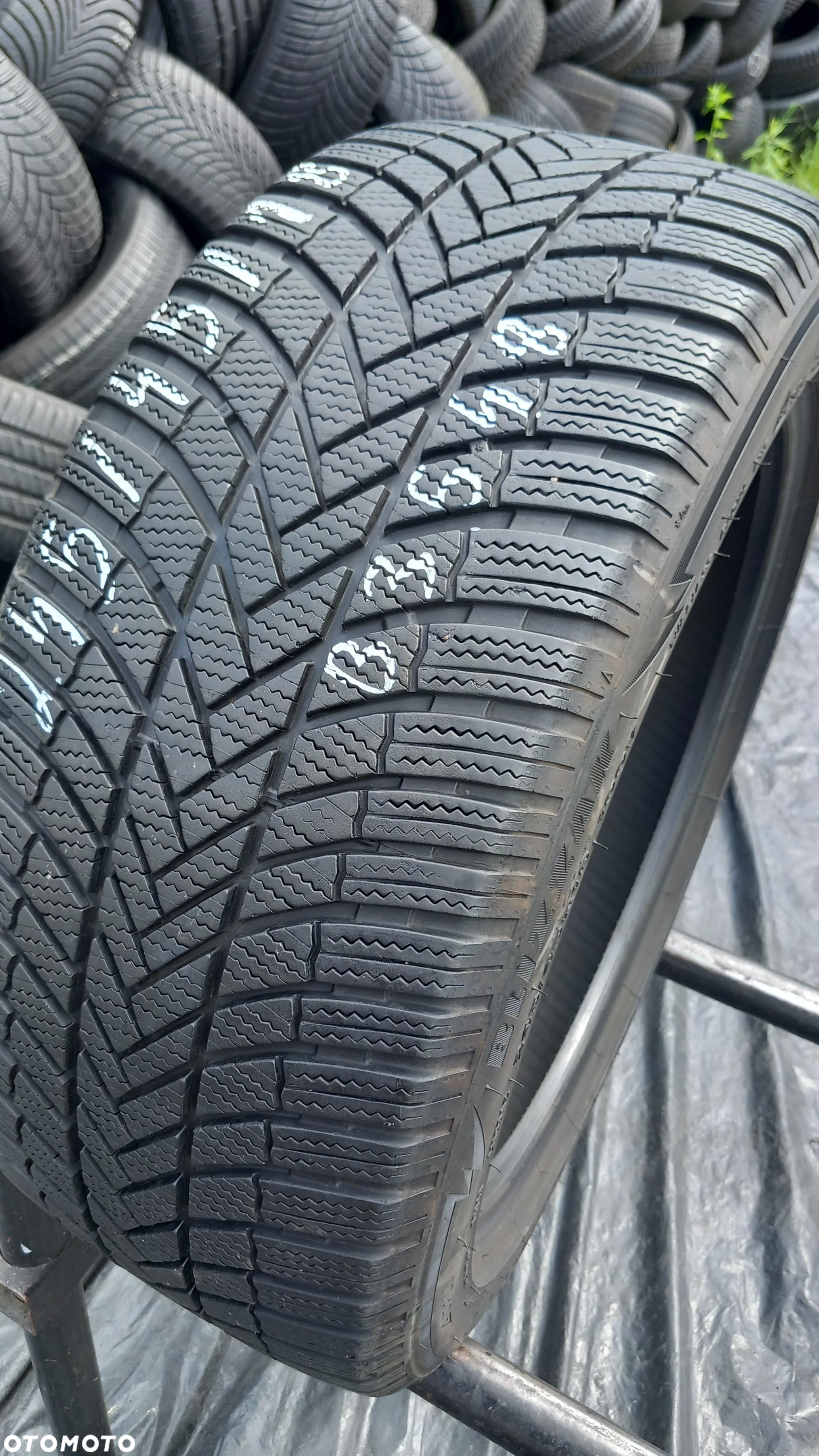 245/45/18 Bridgestone Blizzak LM005 100V - 2