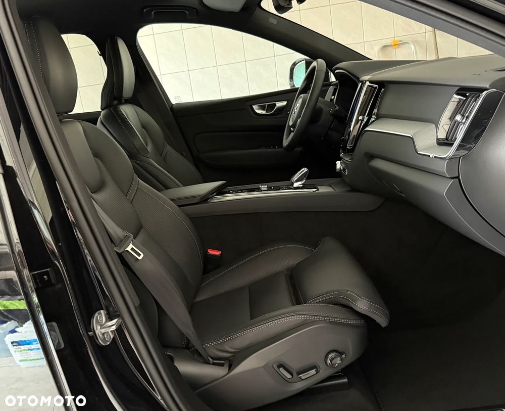 Volvo XC 60 B5 B AWD Plus Dark - 8