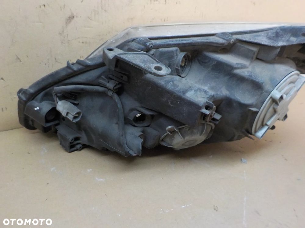 TOYOTA AVENSIS T27 LAMPA PRAWY PRZÓD UK - 5