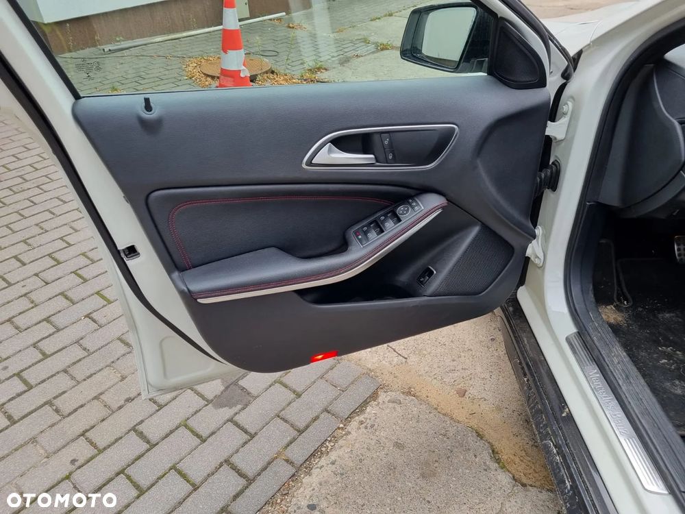 Mercedes-Benz GLA 200 (CDI) d 4Matic 7G-DCT AMG Line - 6