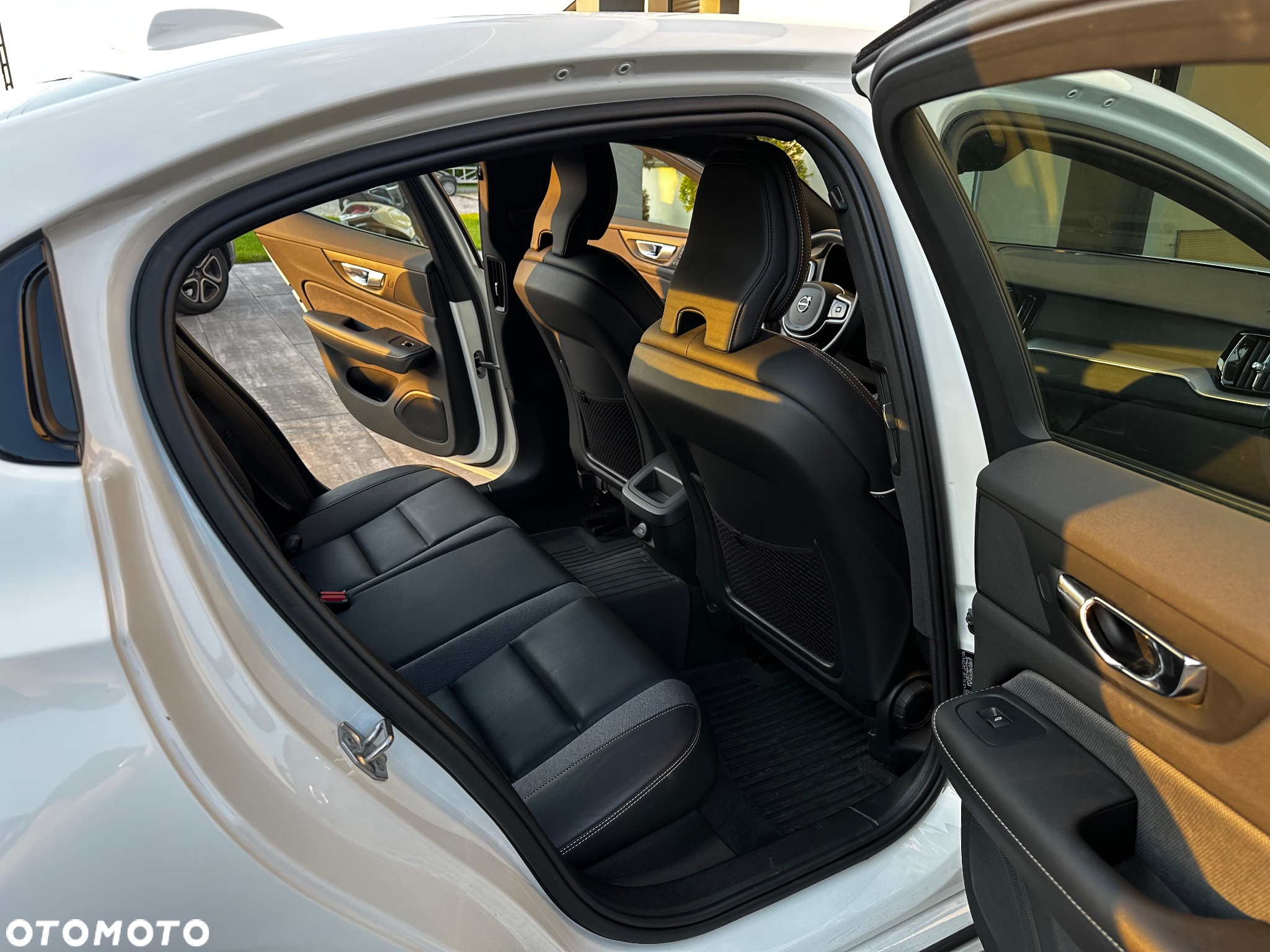Volvo S60 B4 B R-Design - 10