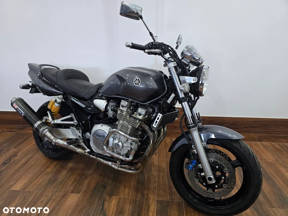 Yamaha XJR - 17