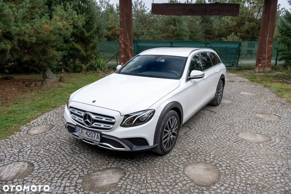 Mercedes-Benz Klasa E 220 d 4Matic 9G-TRONIC Avantgarde - 4