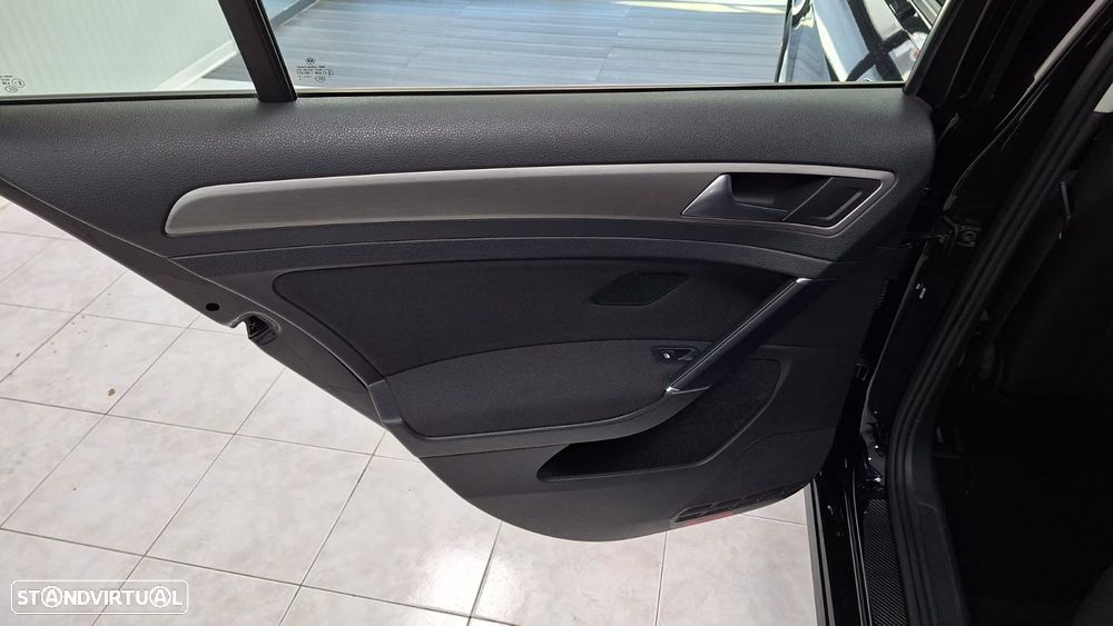 VW Golf 1.6 TDi Highline - 25