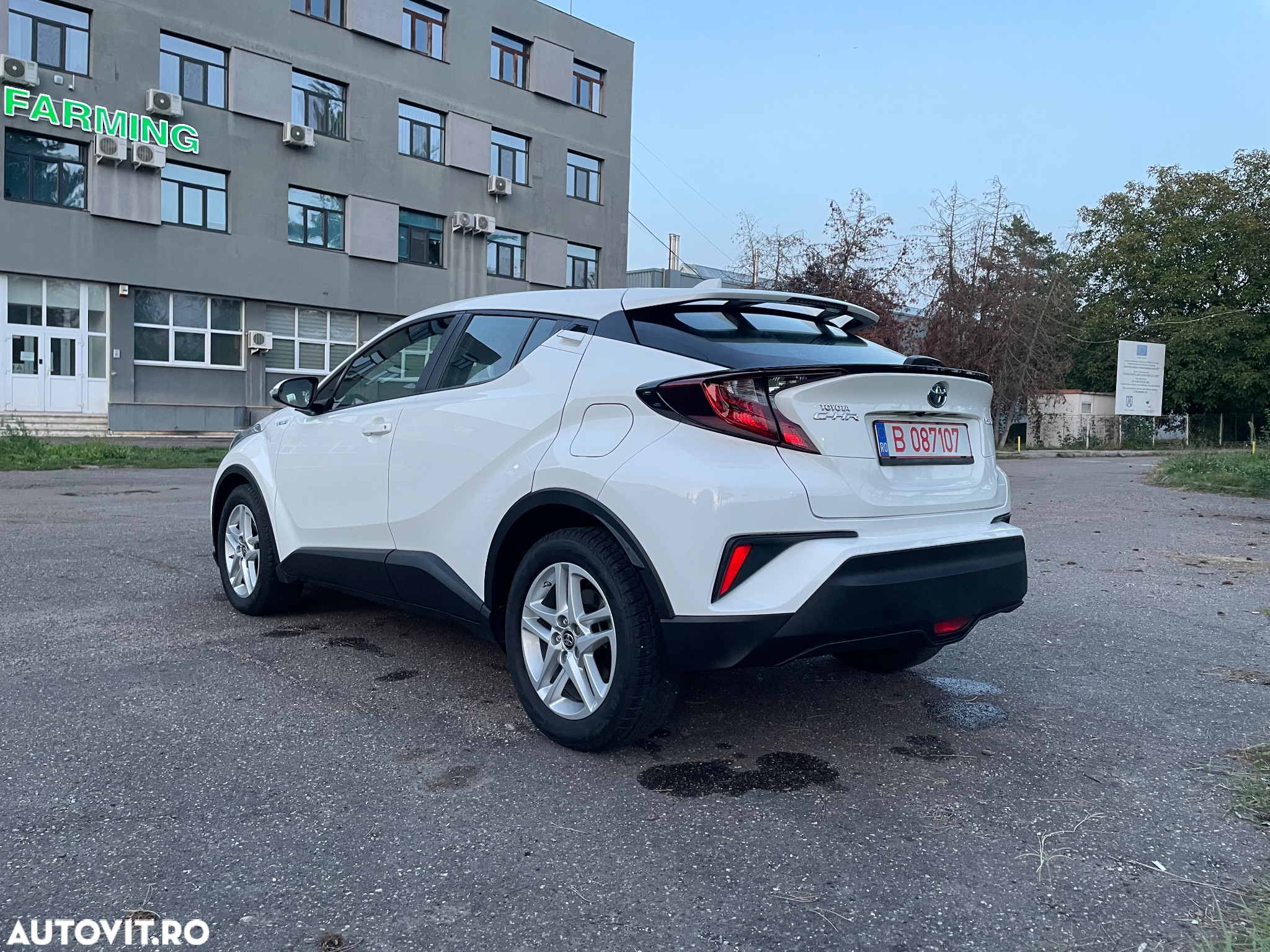 Toyota C-HR Hybrid Business-Edition - 16