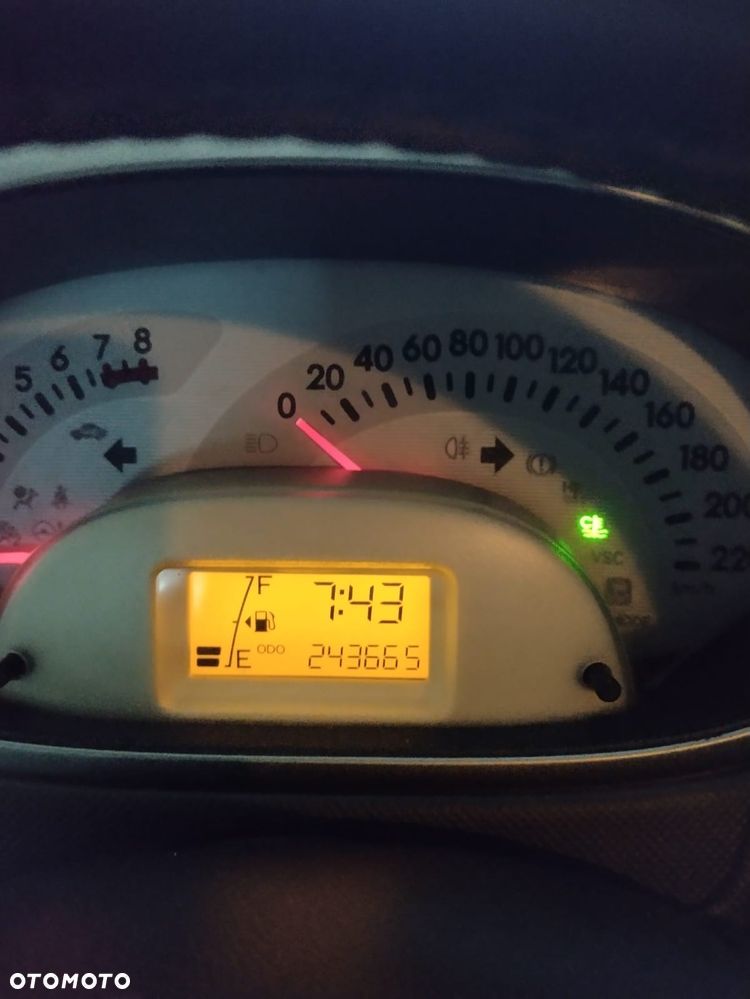 Daihatsu Sirion 1.3 - 10