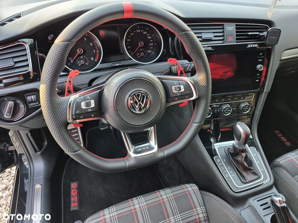 Volkswagen Golf GTI (BlueMotion Technology) DSG Performance - 2